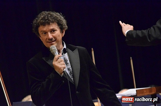 Zdjęcie w galerii na portalu naszraciborz.pl: Jacek Wójcicki oczarował publiczność w RCK  wiadomości z regionu