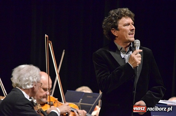 Zdjęcie w galerii na portalu naszraciborz.pl: Jacek Wójcicki oczarował publiczność w RCK  wiadomości z regionu