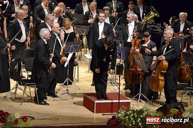 Zdjęcie w galerii na portalu naszraciborz.pl: Jacek Wójcicki oczarował publiczność w RCK  wiadomości z regionu