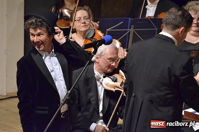 Zdjęcie w galerii na portalu naszraciborz.pl: Jacek Wójcicki oczarował publiczność w RCK  wiadomości z regionu