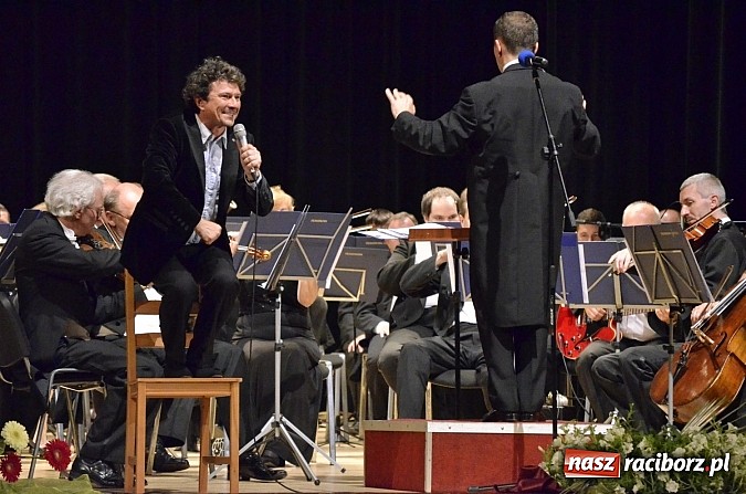 Zdjęcie w galerii na portalu naszraciborz.pl: Jacek Wójcicki oczarował publiczność w RCK  wiadomości z regionu