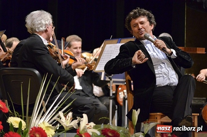 Zdjęcie w galerii na portalu naszraciborz.pl: Jacek Wójcicki oczarował publiczność w RCK  wiadomości z regionu