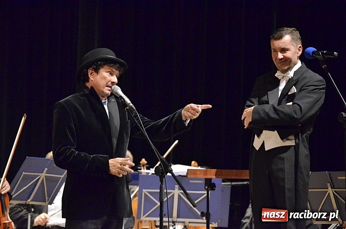 Zdjęcie w galerii na portalu naszraciborz.pl: Jacek Wójcicki oczarował publiczność w RCK  wiadomości z regionu