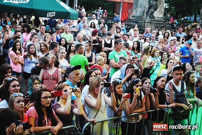 Zdjęcie w galerii na portalu naszraciborz.pl: Jula zaczarowała publiczność na Dniach Miasta i Gminy Kietrz!  wiadomości z regionu