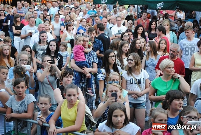 Zdjęcie w galerii na portalu naszraciborz.pl: Jula zaczarowała publiczność na Dniach Miasta i Gminy Kietrz!  wiadomości z regionu
