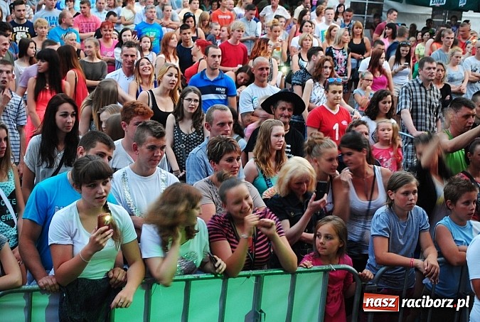 Zdjęcie w galerii na portalu naszraciborz.pl: Jula zaczarowała publiczność na Dniach Miasta i Gminy Kietrz!  wiadomości z regionu