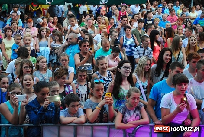 Zdjęcie w galerii na portalu naszraciborz.pl: Jula zaczarowała publiczność na Dniach Miasta i Gminy Kietrz!  wiadomości z regionu