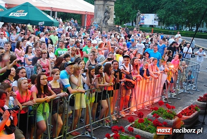 Zdjęcie w galerii na portalu naszraciborz.pl: Jula zaczarowała publiczność na Dniach Miasta i Gminy Kietrz!  wiadomości z regionu