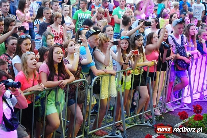 Zdjęcie w galerii na portalu naszraciborz.pl: Jula zaczarowała publiczność na Dniach Miasta i Gminy Kietrz!  wiadomości z regionu