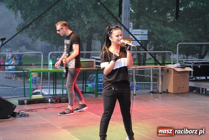 Zdjęcie w galerii na portalu naszraciborz.pl: Jula zaczarowała publiczność na Dniach Miasta i Gminy Kietrz!  wiadomości z regionu