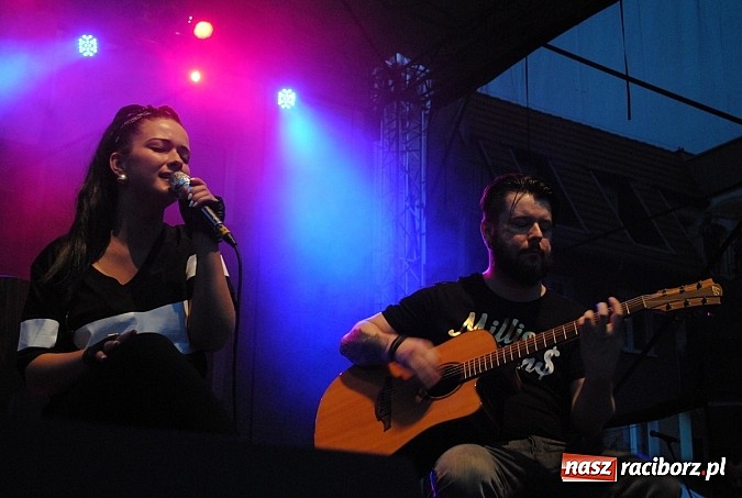 Zdjęcie w galerii na portalu naszraciborz.pl: Jula zaczarowała publiczność na Dniach Miasta i Gminy Kietrz!  wiadomości z regionu