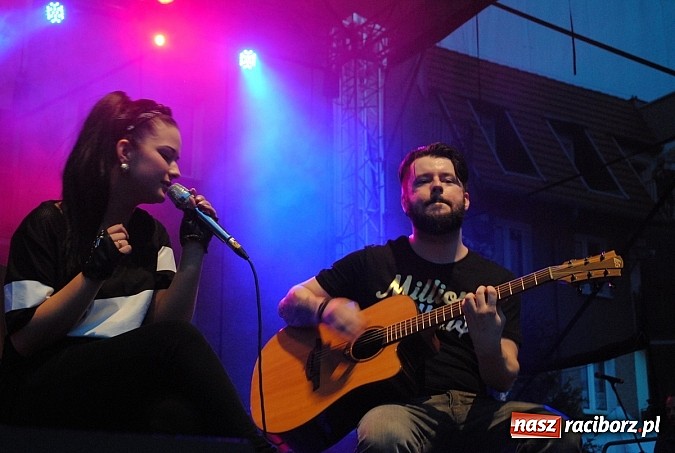 Zdjęcie w galerii na portalu naszraciborz.pl: Jula zaczarowała publiczność na Dniach Miasta i Gminy Kietrz!  wiadomości z regionu