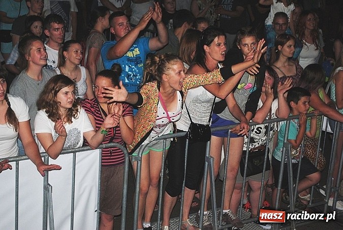 Zdjęcie w galerii na portalu naszraciborz.pl: Jula zaczarowała publiczność na Dniach Miasta i Gminy Kietrz!  wiadomości z regionu