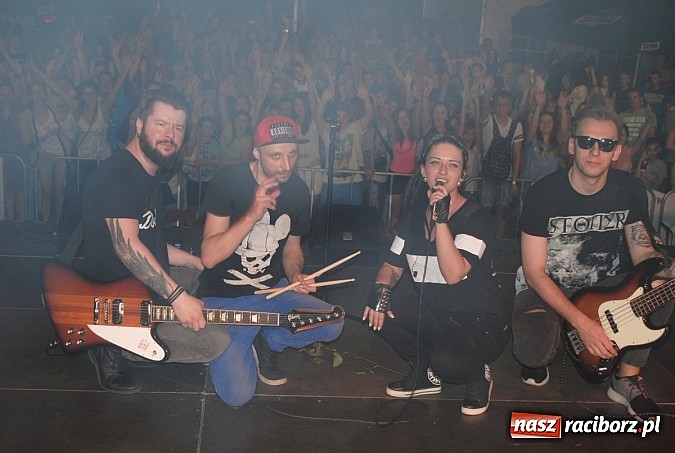 Zdjęcie w galerii na portalu naszraciborz.pl: Jula zaczarowała publiczność na Dniach Miasta i Gminy Kietrz!  wiadomości z regionu