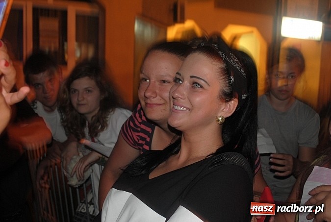 Zdjęcie w galerii na portalu naszraciborz.pl: Jula zaczarowała publiczność na Dniach Miasta i Gminy Kietrz!  wiadomości z regionu