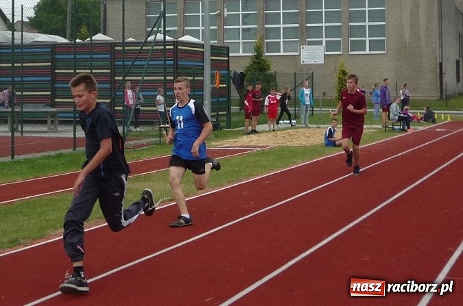 Zdjęcie w galerii na portalu naszraciborz.pl: Tworków. Czwórbój  lekkoatletyczny 2015 wiadomości z regionu