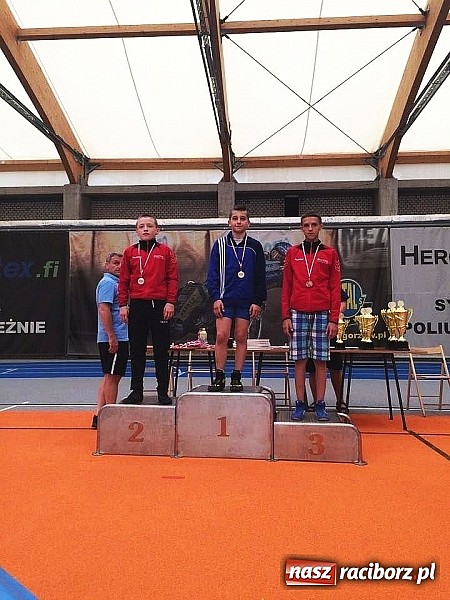 Zdjęcie w galerii na portalu naszraciborz.pl: Dobry start zapaśników MKZ Unia Racibórz na zawodach w nowej hali ZSOMS wiadomości z regionu