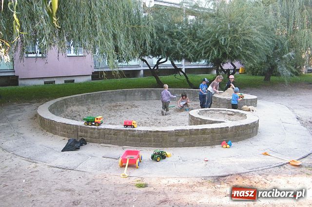 Zdjęcie w galerii na portalu naszraciborz.pl: Dzieci pozbawiono miejsca do zabawy wiadomości z regionu
