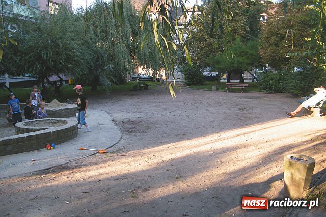 Zdjęcie w galerii na portalu naszraciborz.pl: Dzieci pozbawiono miejsca do zabawy wiadomości z regionu