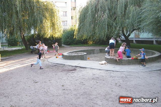 Zdjęcie w galerii na portalu naszraciborz.pl: Dzieci pozbawiono miejsca do zabawy wiadomości z regionu