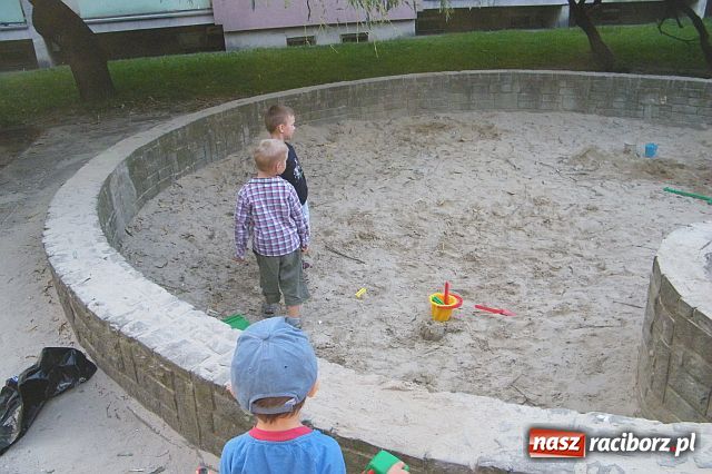 Zdjęcie w galerii na portalu naszraciborz.pl: Dzieci pozbawiono miejsca do zabawy wiadomości z regionu