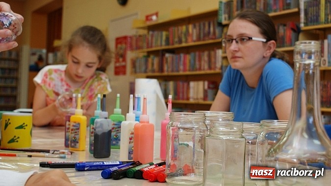 Zdjęcie w galerii na portalu naszraciborz.pl: Na szkle malowane - warsztaty w Eurece wiadomości z regionu
