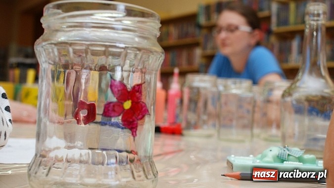 Zdjęcie w galerii na portalu naszraciborz.pl: Na szkle malowane - warsztaty w Eurece wiadomości z regionu
