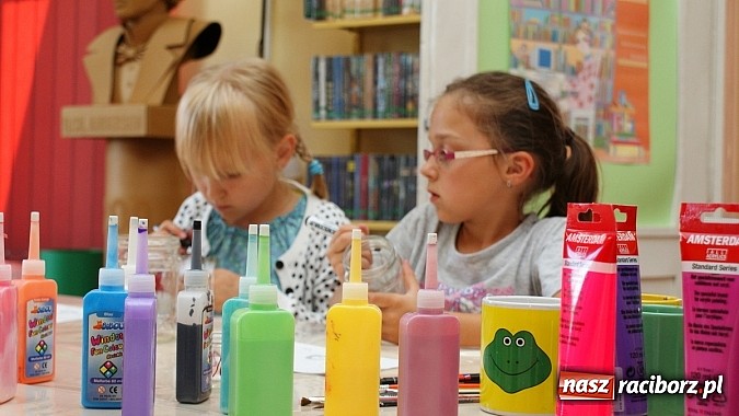 Zdjęcie w galerii na portalu naszraciborz.pl: Na szkle malowane - warsztaty w Eurece wiadomości z regionu