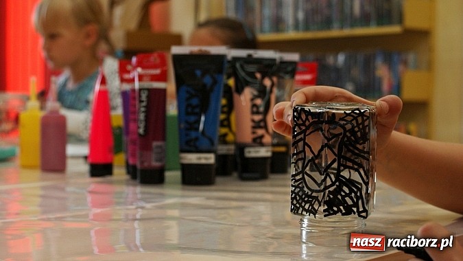 Zdjęcie w galerii na portalu naszraciborz.pl: Na szkle malowane - warsztaty w Eurece wiadomości z regionu