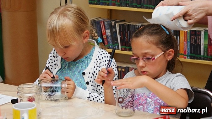 Zdjęcie w galerii na portalu naszraciborz.pl: Na szkle malowane - warsztaty w Eurece wiadomości z regionu