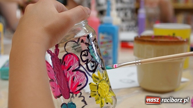 Zdjęcie w galerii na portalu naszraciborz.pl: Na szkle malowane - warsztaty w Eurece wiadomości z regionu