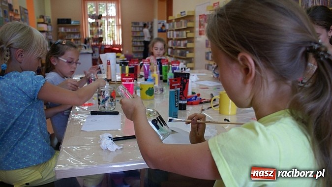 Zdjęcie w galerii na portalu naszraciborz.pl: Na szkle malowane - warsztaty w Eurece wiadomości z regionu