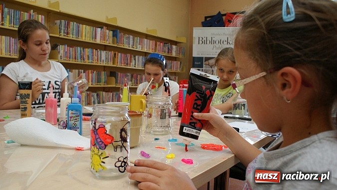 Zdjęcie w galerii na portalu naszraciborz.pl: Na szkle malowane - warsztaty w Eurece wiadomości z regionu