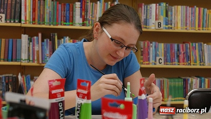 Zdjęcie w galerii na portalu naszraciborz.pl: Na szkle malowane - warsztaty w Eurece wiadomości z regionu