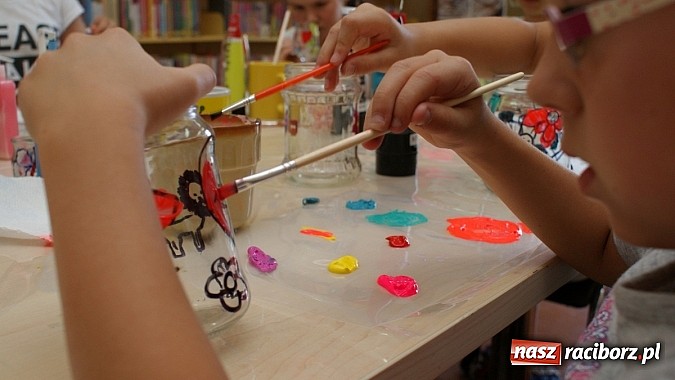 Zdjęcie w galerii na portalu naszraciborz.pl: Na szkle malowane - warsztaty w Eurece wiadomości z regionu