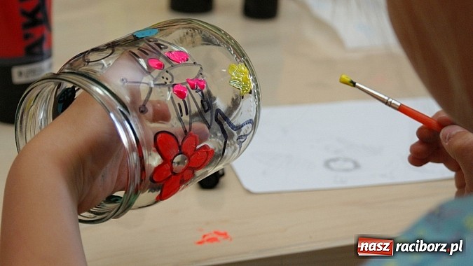 Zdjęcie w galerii na portalu naszraciborz.pl: Na szkle malowane - warsztaty w Eurece wiadomości z regionu