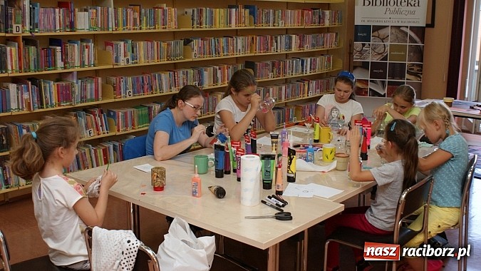 Zdjęcie w galerii na portalu naszraciborz.pl: Na szkle malowane - warsztaty w Eurece wiadomości z regionu