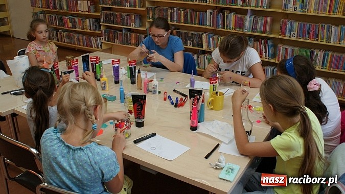 Zdjęcie w galerii na portalu naszraciborz.pl: Na szkle malowane - warsztaty w Eurece wiadomości z regionu