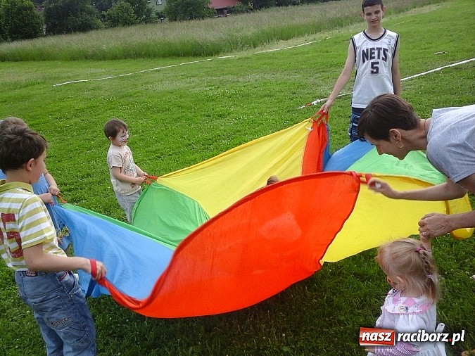 Zdjęcie w galerii na portalu naszraciborz.pl: W Szymocicach Dzień Dziecka na wesoło   wiadomości z regionu