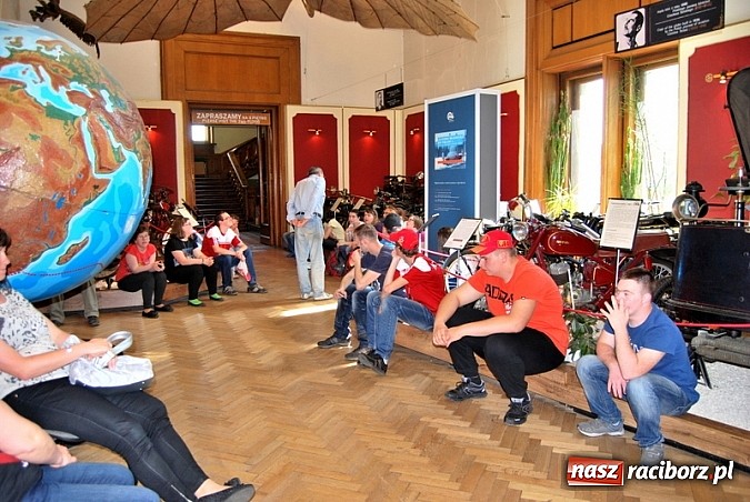 Zdjęcie w galerii na portalu naszraciborz.pl: Uczniowie ZSS odwiedzili Stadion Narodowy wiadomości z regionu