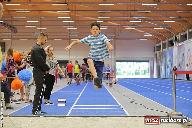 Zdjęcie w galerii na portalu naszraciborz.pl: Zmagania lekkoatletów w ZSOMS  wiadomości z regionu