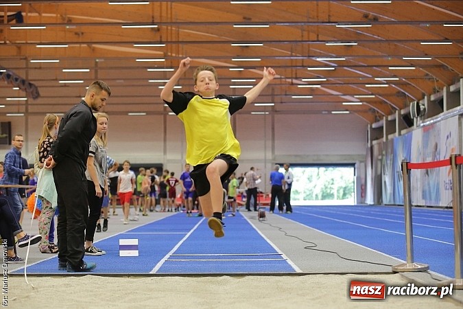 Zdjęcie w galerii na portalu naszraciborz.pl: Zmagania lekkoatletów w ZSOMS  wiadomości z regionu
