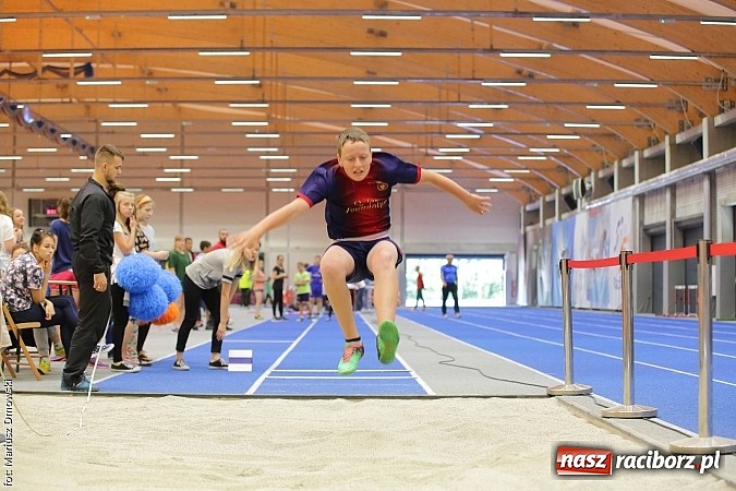 Zdjęcie w galerii na portalu naszraciborz.pl: Zmagania lekkoatletów w ZSOMS  wiadomości z regionu
