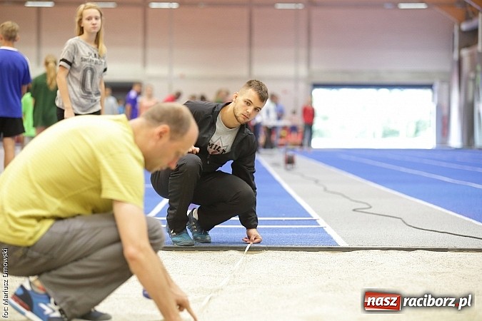 Zdjęcie w galerii na portalu naszraciborz.pl: Zmagania lekkoatletów w ZSOMS  wiadomości z regionu
