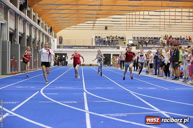 Zdjęcie w galerii na portalu naszraciborz.pl: Zmagania lekkoatletów w ZSOMS  wiadomości z regionu
