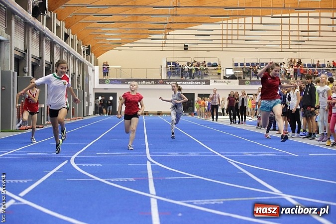 Zdjęcie w galerii na portalu naszraciborz.pl: Zmagania lekkoatletów w ZSOMS  wiadomości z regionu