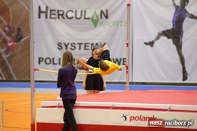 Zdjęcie w galerii na portalu naszraciborz.pl: Zmagania lekkoatletów w ZSOMS  wiadomości z regionu