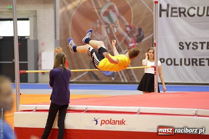 Zdjęcie w galerii na portalu naszraciborz.pl: Zmagania lekkoatletów w ZSOMS  wiadomości z regionu