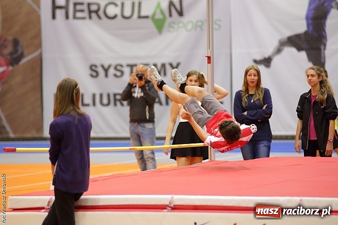 Zdjęcie w galerii na portalu naszraciborz.pl: Zmagania lekkoatletów w ZSOMS  wiadomości z regionu