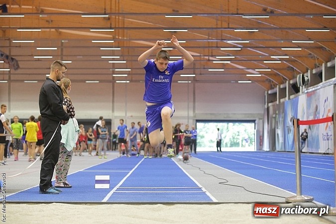 Zdjęcie w galerii na portalu naszraciborz.pl: Zmagania lekkoatletów w ZSOMS  wiadomości z regionu